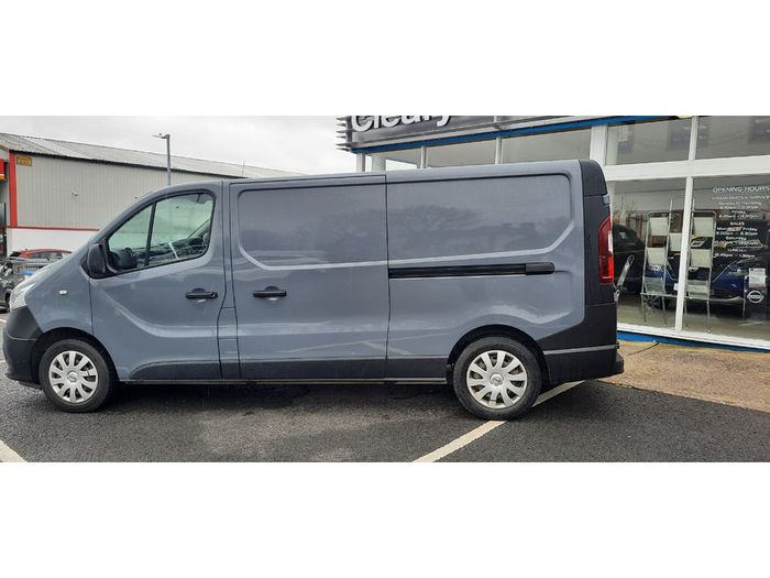 Nissan NV300 2021