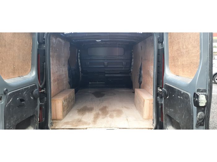 Nissan NV300 2021
