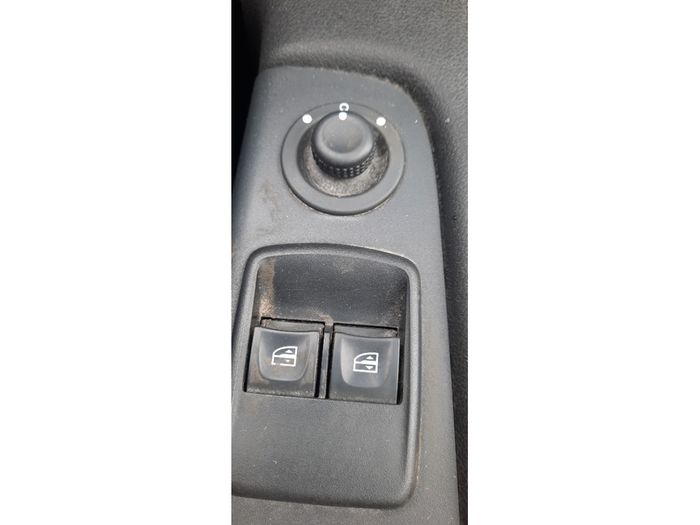 Nissan NV300 2021