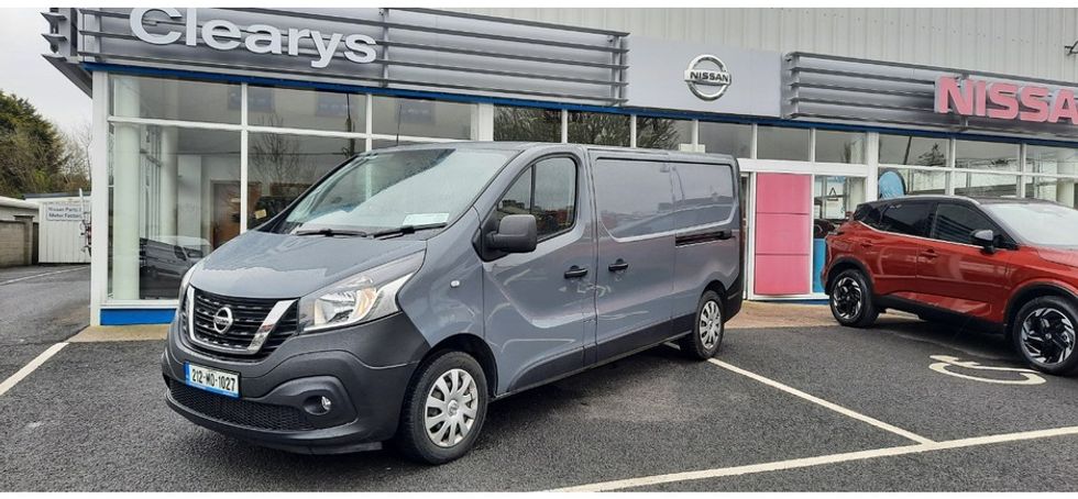Nissan NV300 2021