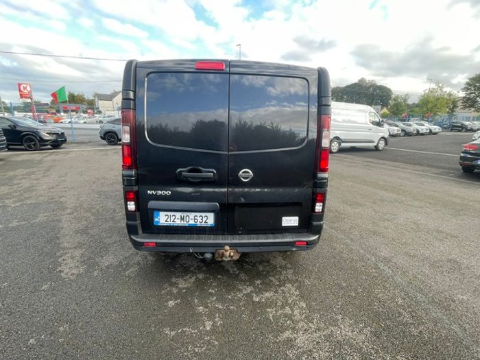 Nissan NV300 2021