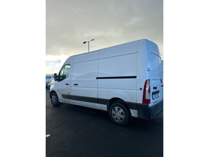 Nissan Interstar 2024