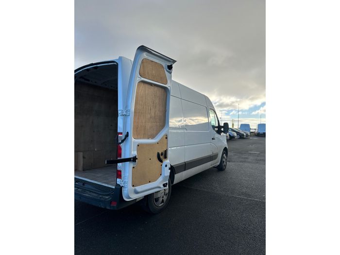 Nissan Interstar 2024