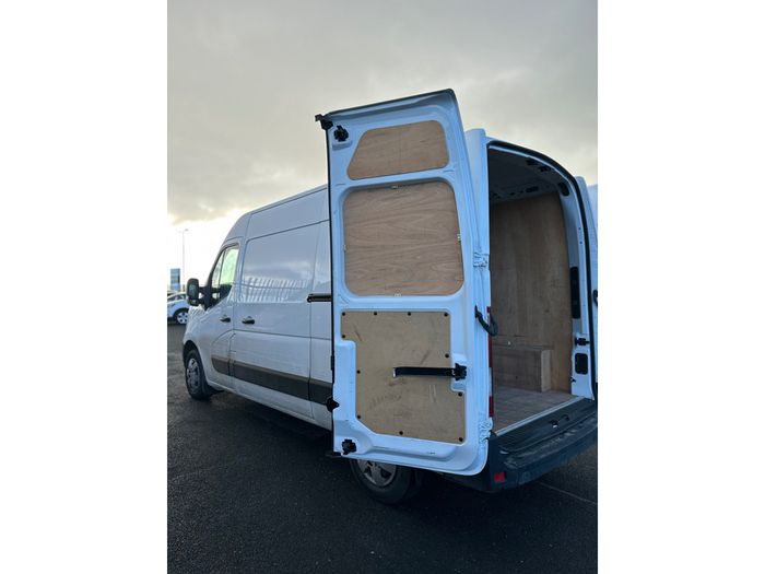 Nissan Interstar 2024