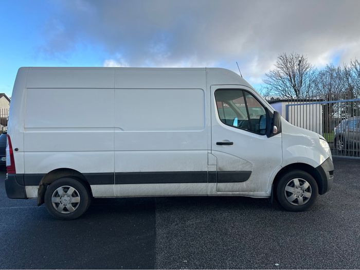 Nissan Interstar 2024
