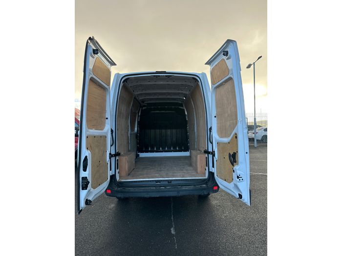 Nissan Interstar 2024