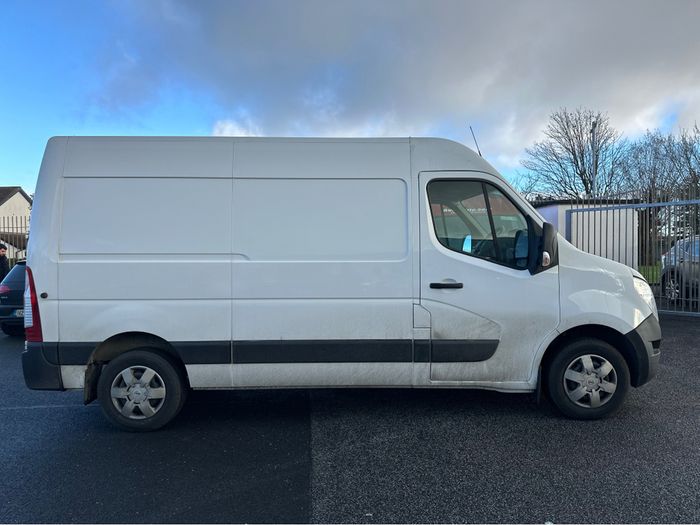 Nissan Interstar 2024