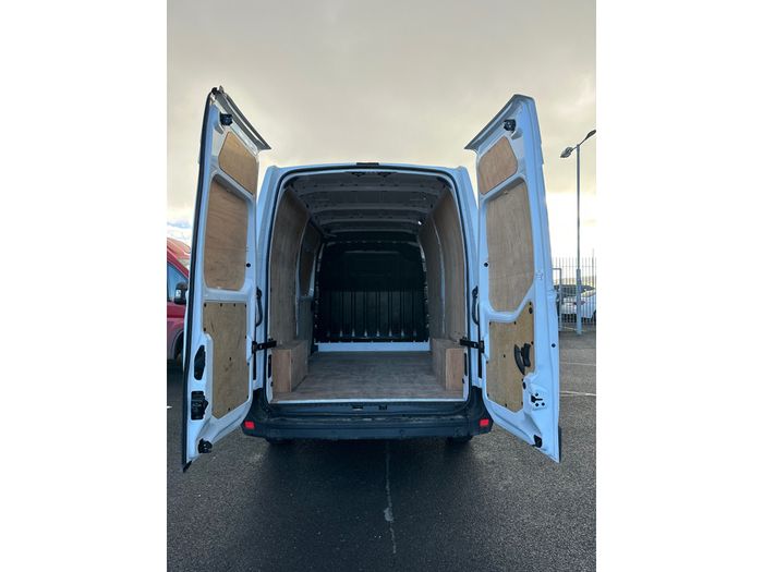 Nissan Interstar 2024