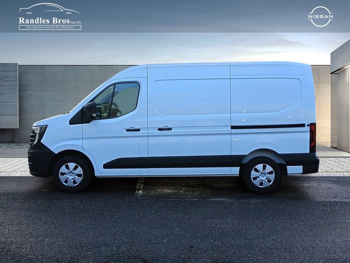 Nissan Interstar 2025