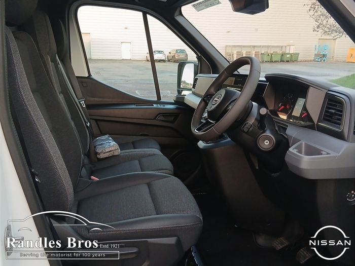 Nissan Interstar 2025