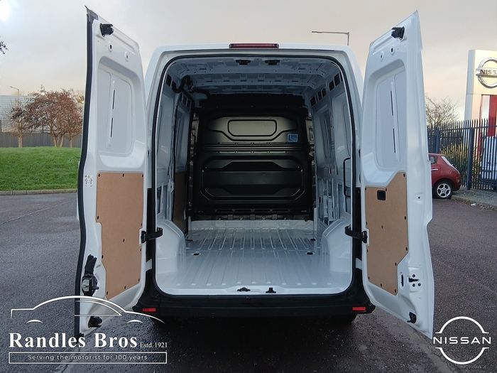 Nissan Interstar 2025