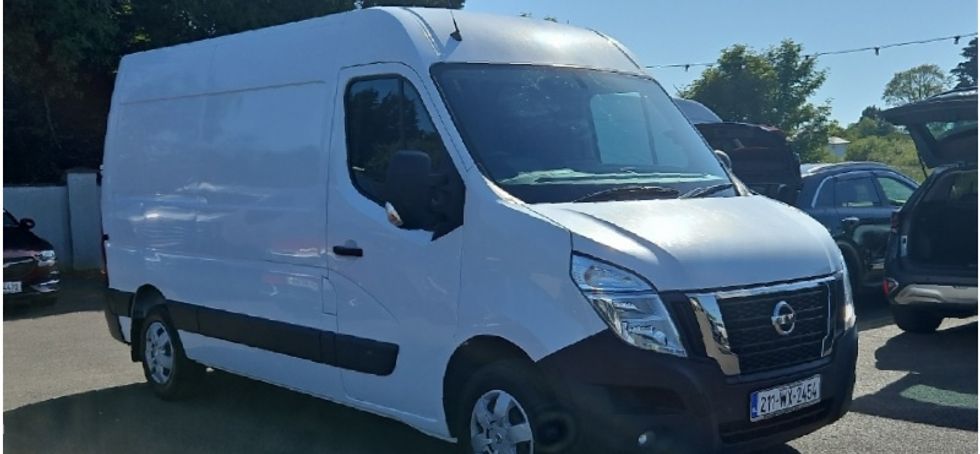 Nissan NV400 2021