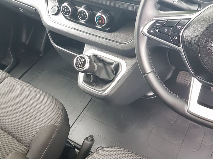 Nissan Primastar 2025