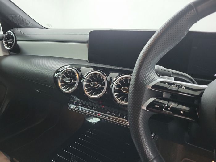 Mercedes-Benz CLA 2025