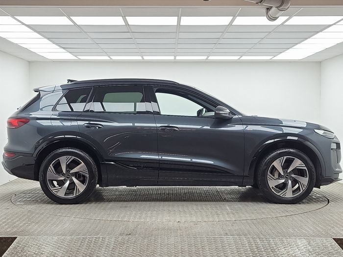 Audi Q6 e-tron 2025