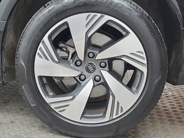 Audi Q6 e-tron 2025