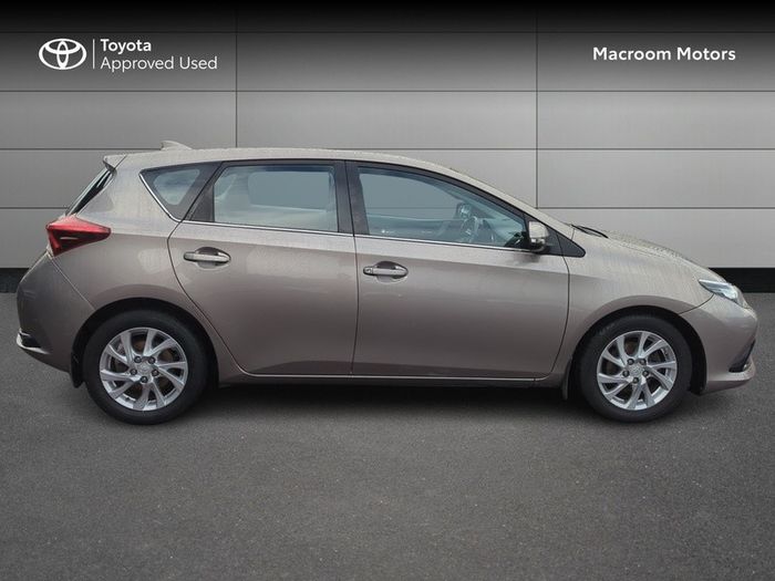Toyota Auris 2015