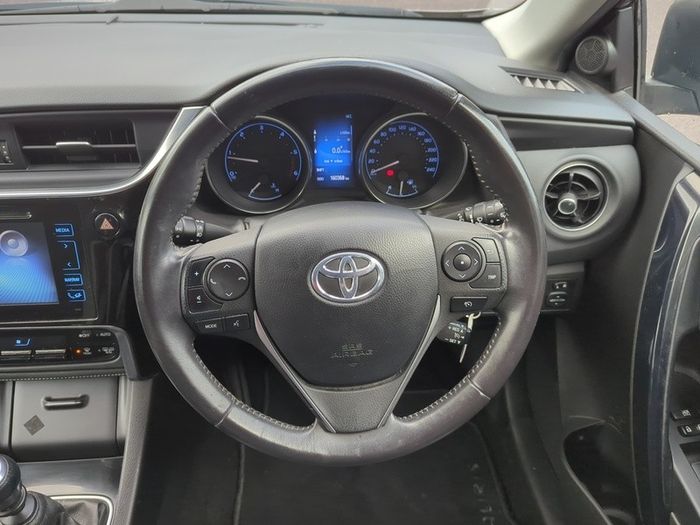 Toyota Auris 2015
