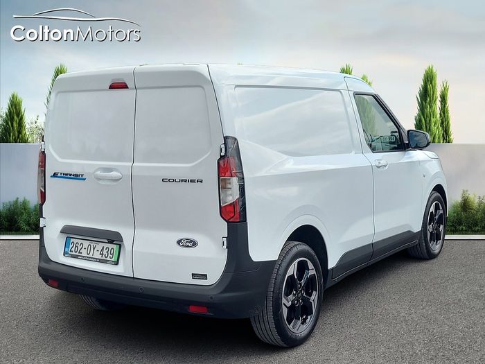 Ford TRANSIT COURIER 2026