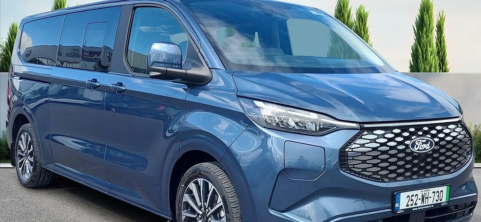Ford Tourneo Custom 2025