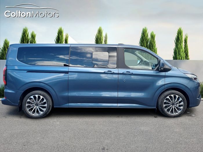 Ford Tourneo Custom 2025