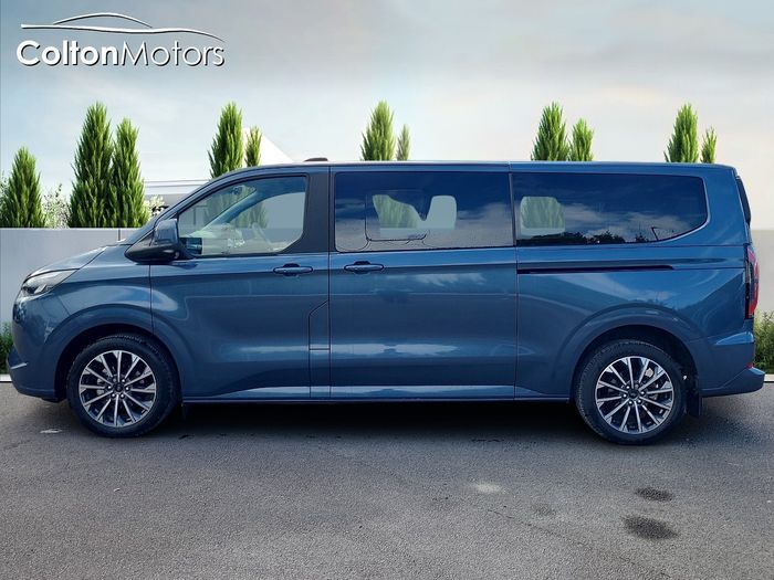 Ford Tourneo Custom 2025
