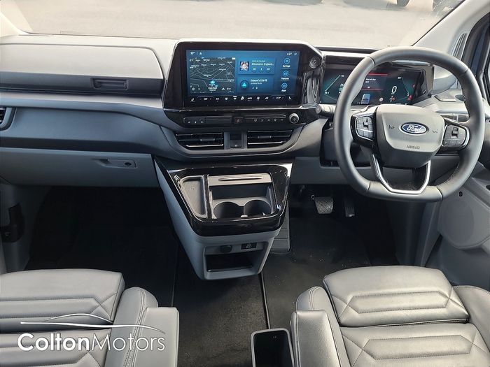 Ford Tourneo Custom 2025