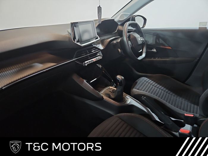 Peugeot 208 2021