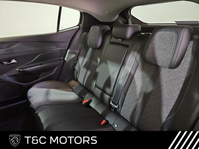 Peugeot 408 2023