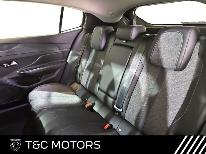 Peugeot 408 2023