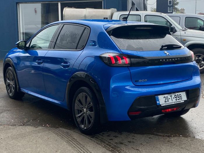 Peugeot 208 2021