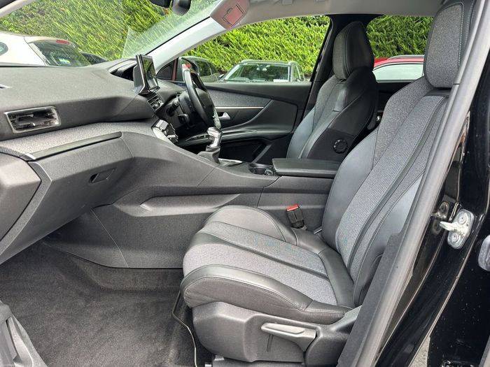 Peugeot 5008 2021
