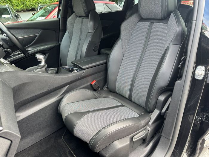 Peugeot 5008 2021