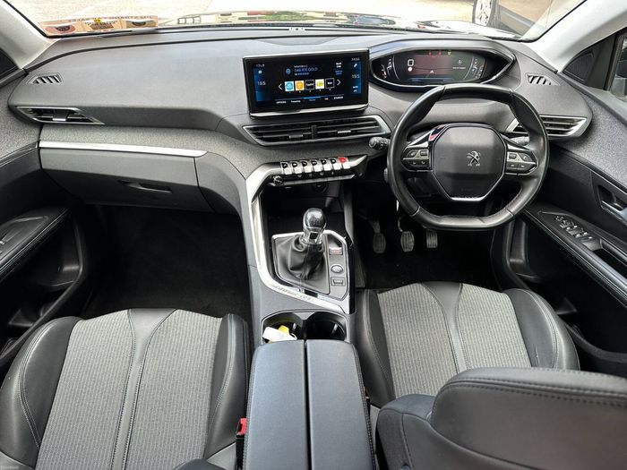 Peugeot 5008 2021