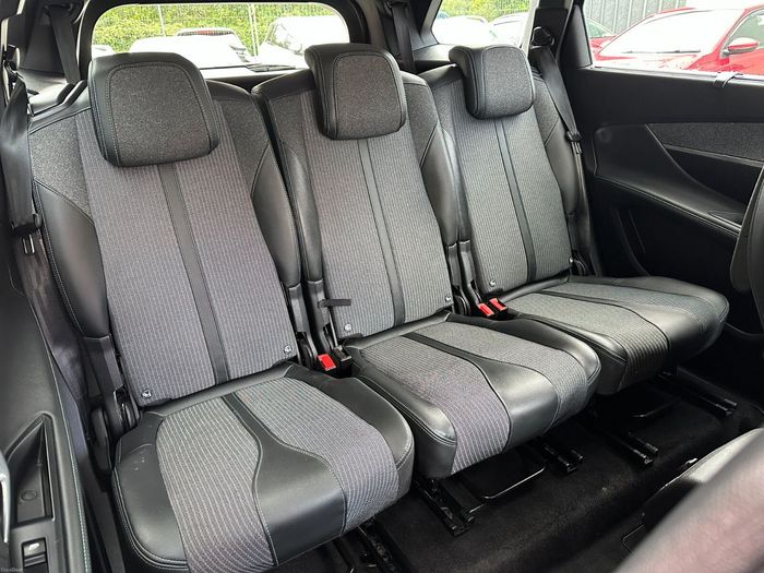 Peugeot 5008 2021