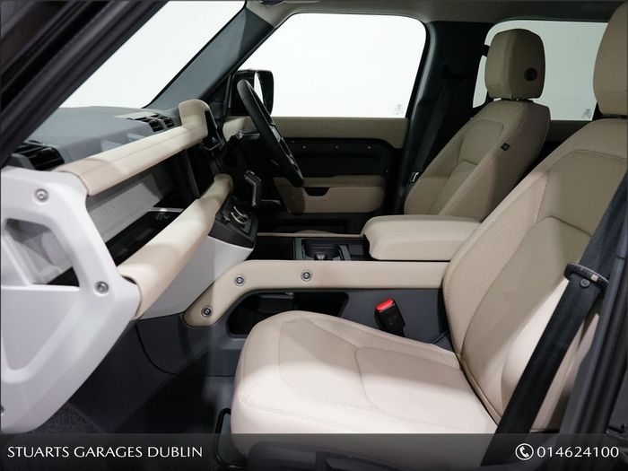 Land Rover Defender 2023