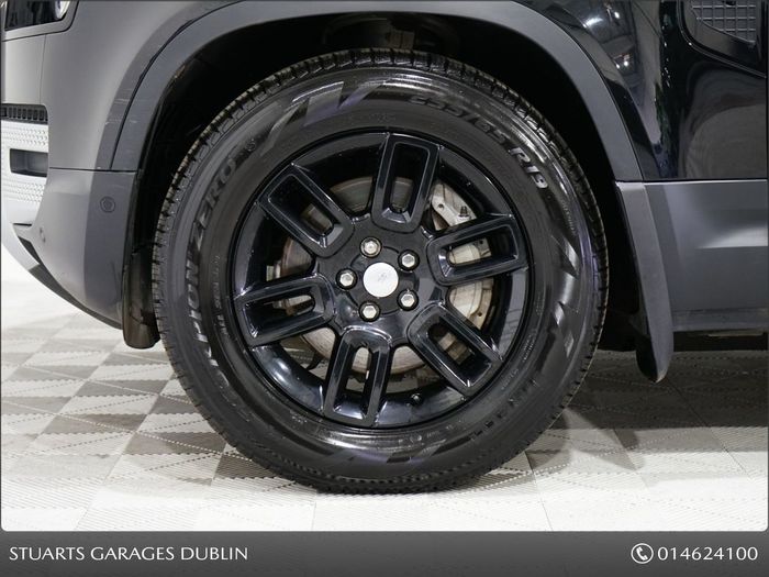 Land Rover Defender 2023