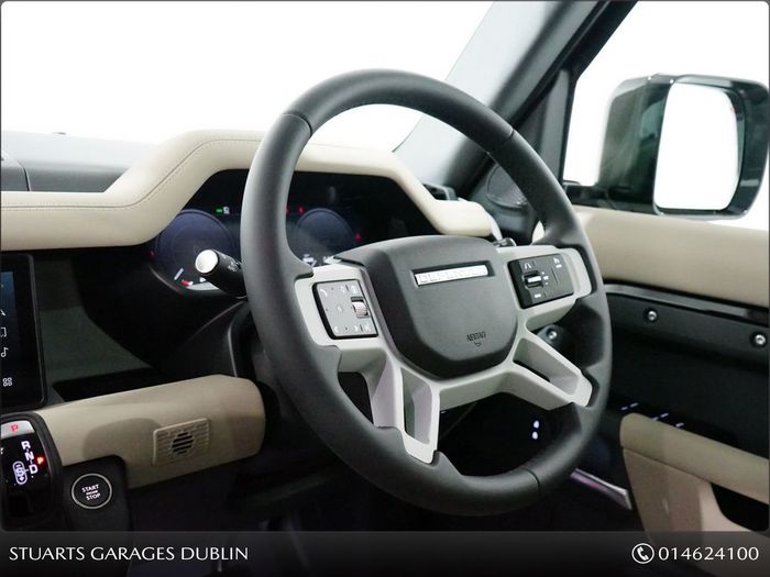 Land Rover Defender 2023
