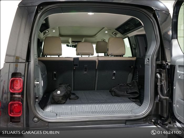 Land Rover Defender 2023