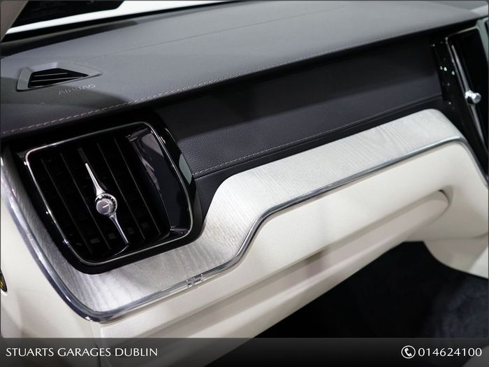 Volvo XC60 2025