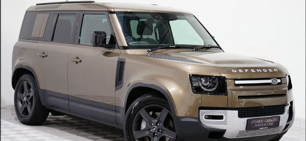 Land Rover Defender 2025