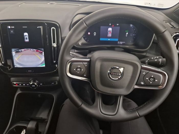 Volvo EX40 2026