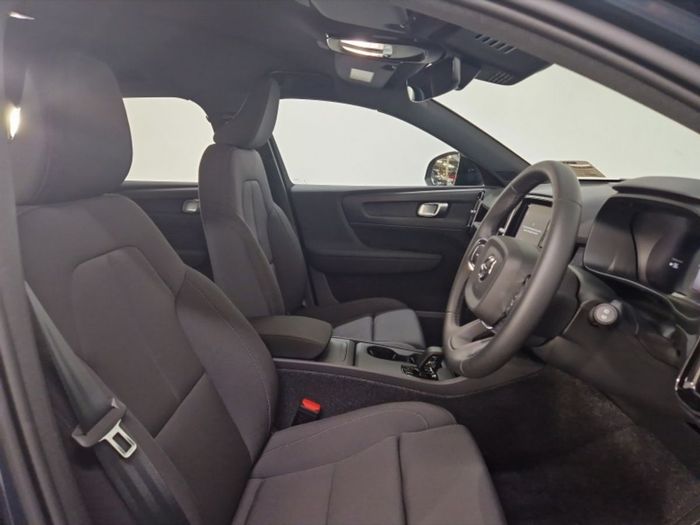 Volvo EX40 2026