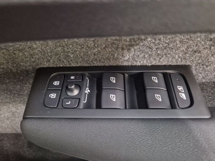 Volvo EX40 2026