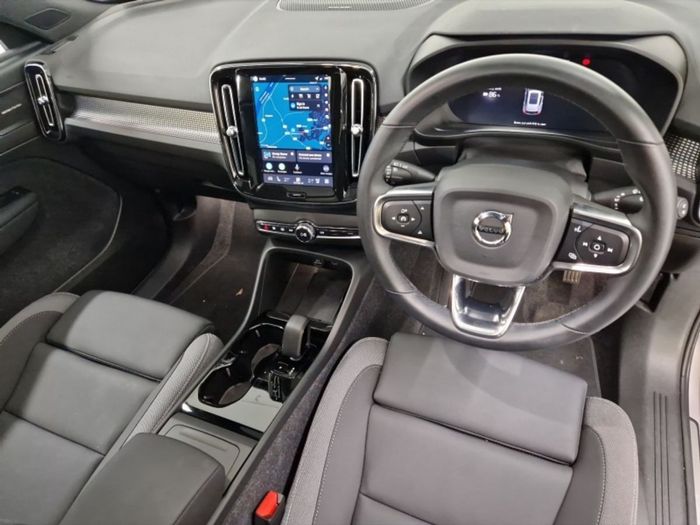 Volvo EX40 2025