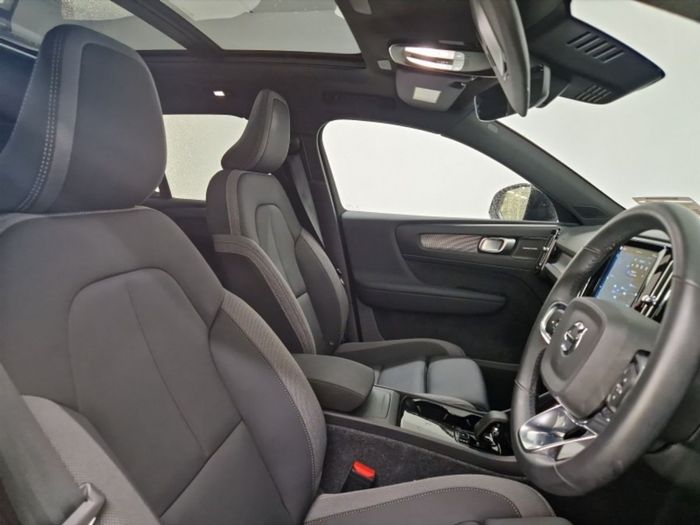 Volvo EX40 2025