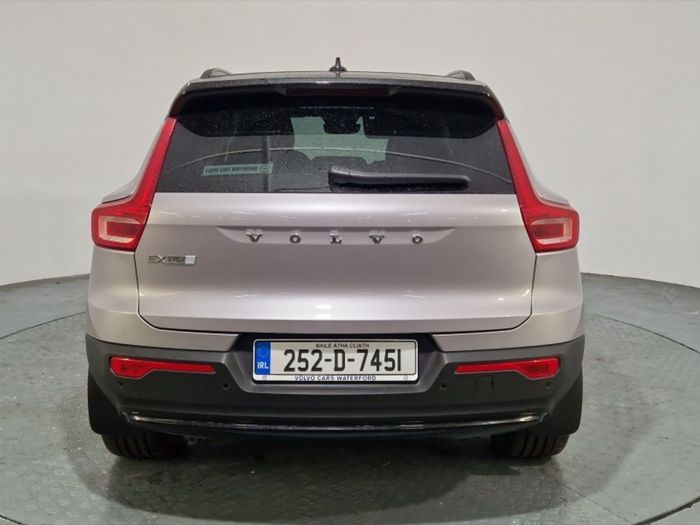 Volvo EX40 2025