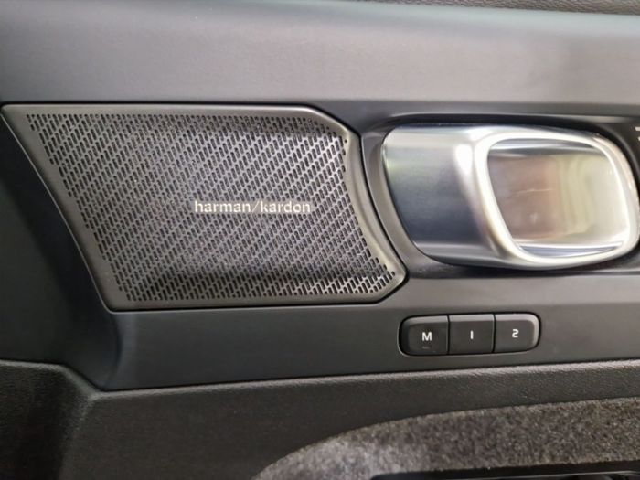 Volvo EX40 2025