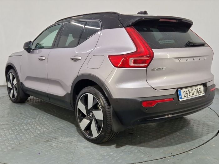 Volvo EX40 2025