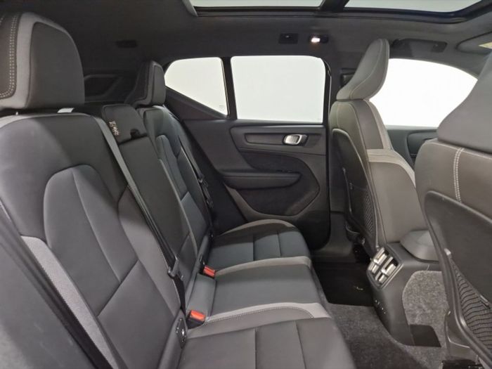 Volvo EX40 2025